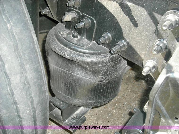 image for item 3630 2003 Volvo VNL 670 semi truck