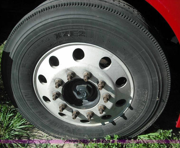 image for item 3630 2003 Volvo VNL 670 semi truck