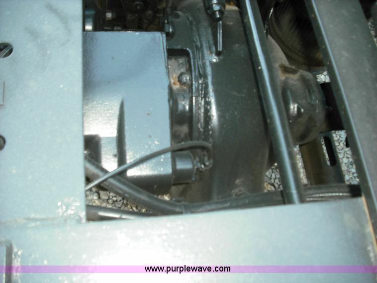 image for item 3631 2005 Volvo VNL 670 semi truck