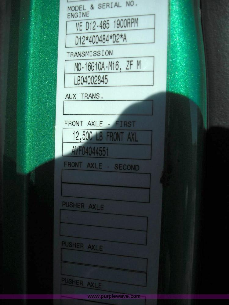 image for item 3631 2005 Volvo VNL 670 semi truck