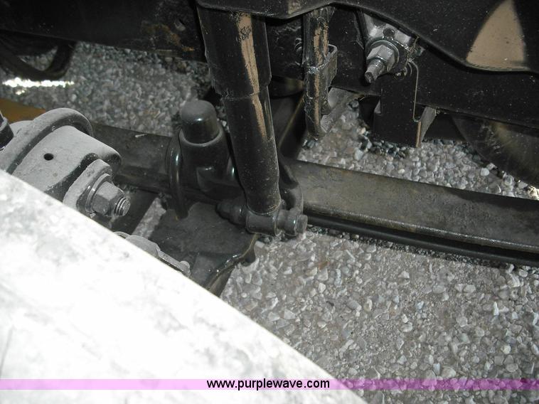 image for item 3631 2005 Volvo VNL 670 semi truck