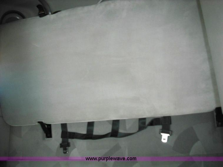 image for item 3632 2004 Volvo VNL 670 semi truck