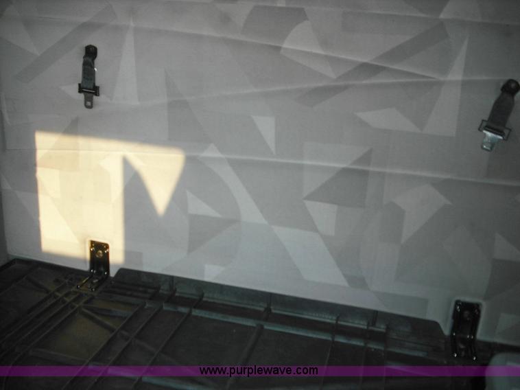 image for item 3632 2004 Volvo VNL 670 semi truck