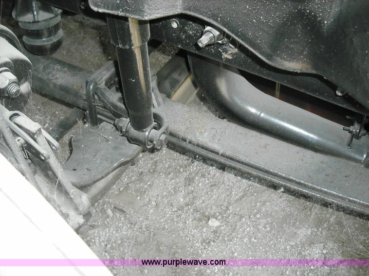 image for item 3632 2004 Volvo VNL 670 semi truck