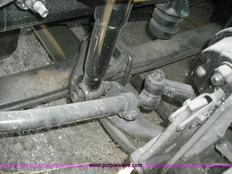 image for item 3632 2004 Volvo VNL 670 semi truck