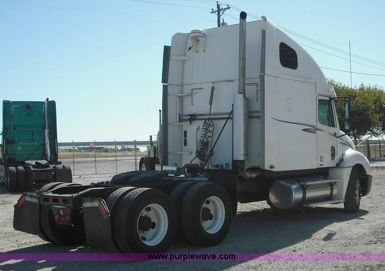 image for item 3634 2004 Freightliner Columbia 120 semi truck