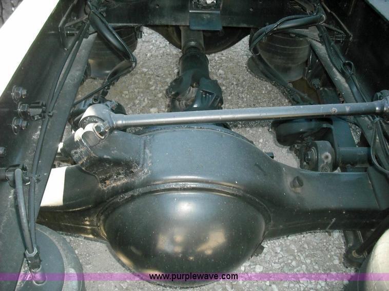 image for item 3634 2004 Freightliner Columbia 120 semi truck