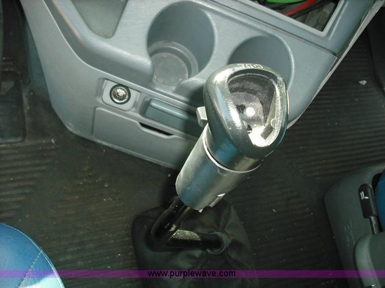 image for item 3634 2004 Freightliner Columbia 120 semi truck