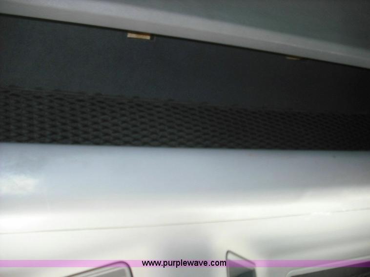 image for item 3634 2004 Freightliner Columbia 120 semi truck