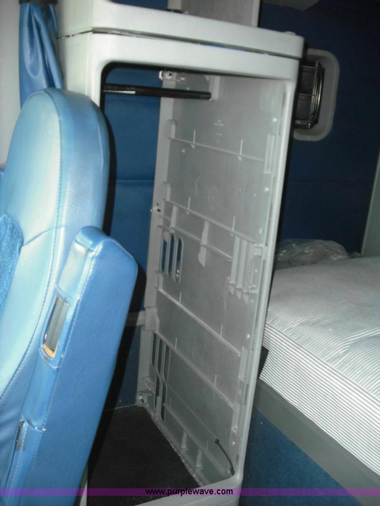 image for item 3634 2004 Freightliner Columbia 120 semi truck