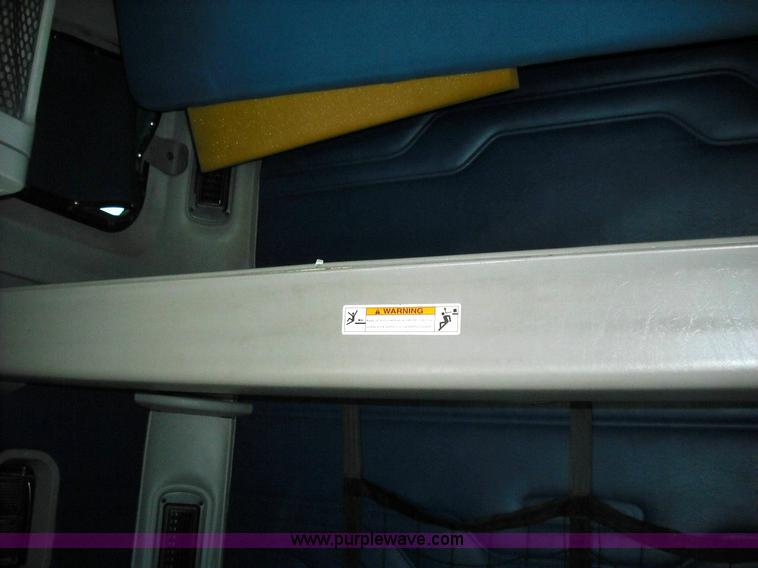 image for item 3634 2004 Freightliner Columbia 120 semi truck