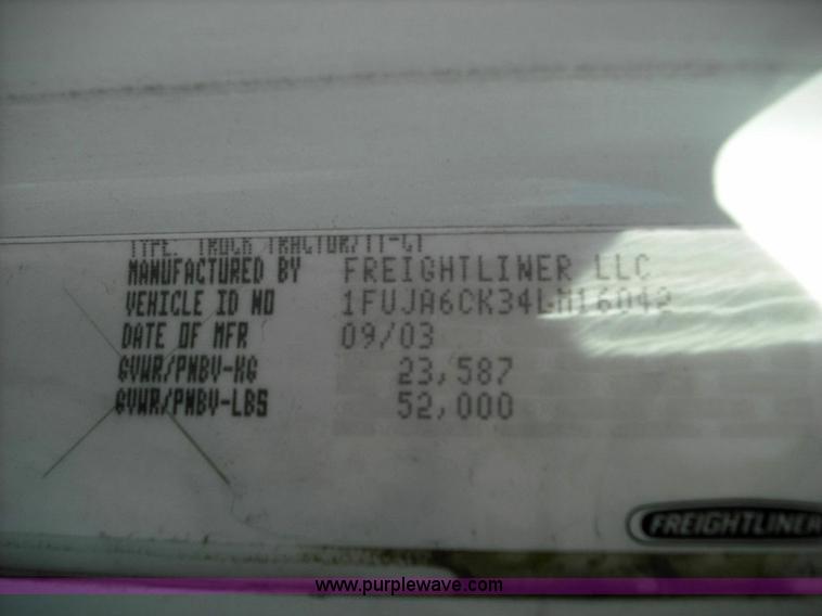 image for item 3634 2004 Freightliner Columbia 120 semi truck