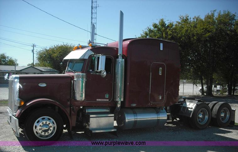 image for item 3635 2004 Peterbilt Conventional 379 semi truck