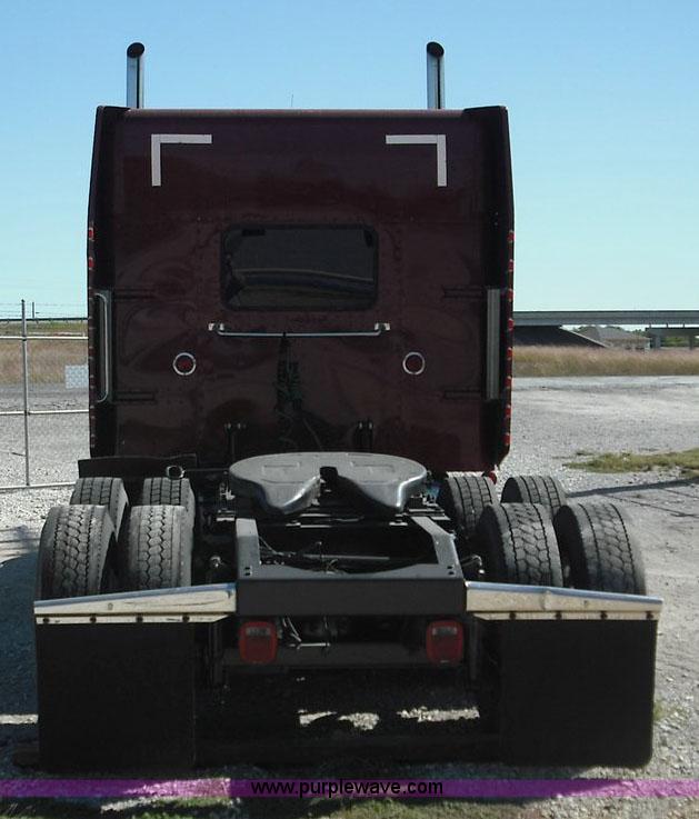image for item 3635 2004 Peterbilt Conventional 379 semi truck