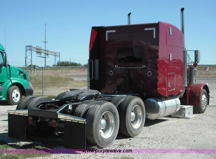image for item 3635 2004 Peterbilt Conventional 379 semi truck