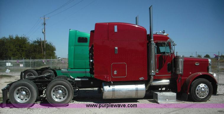 image for item 3635 2004 Peterbilt Conventional 379 semi truck