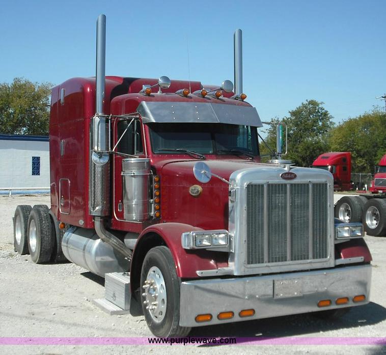 image for item 3635 2004 Peterbilt Conventional 379 semi truck