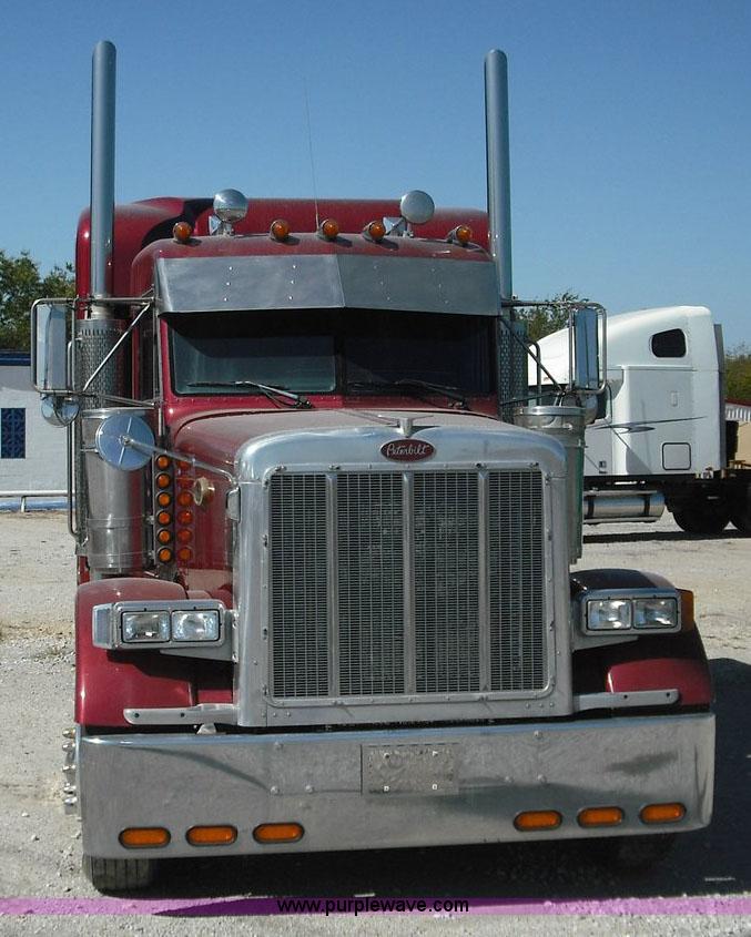 image for item 3635 2004 Peterbilt Conventional 379 semi truck