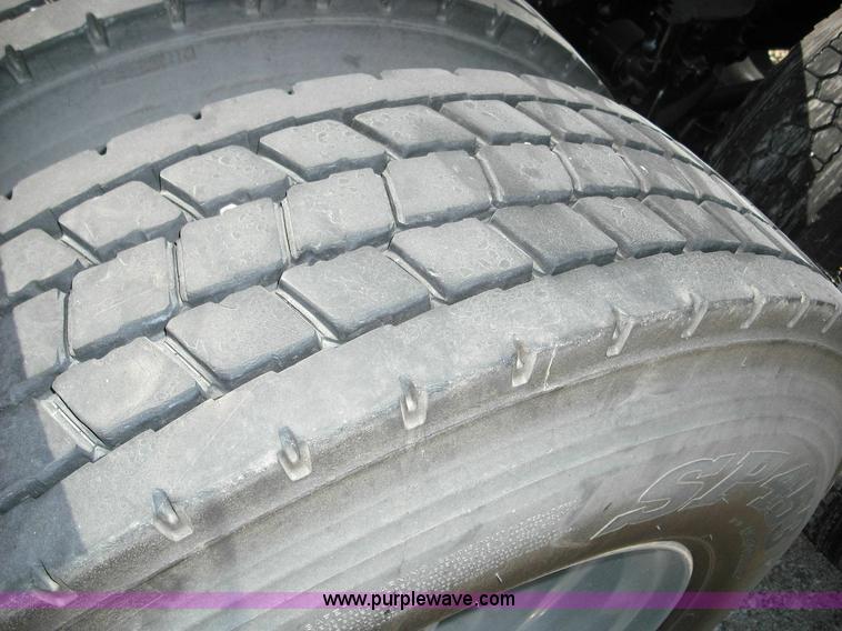 image for item 3635 2004 Peterbilt Conventional 379 semi truck