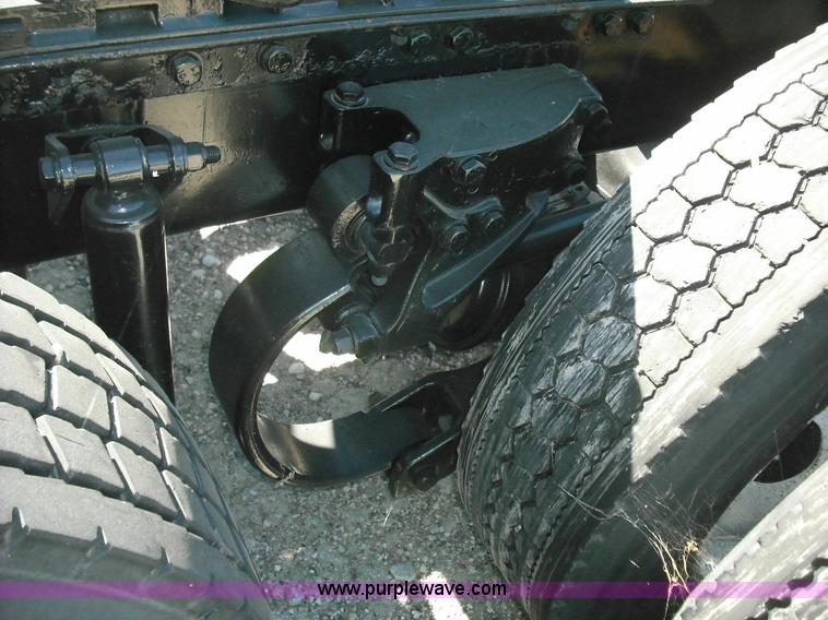 image for item 3635 2004 Peterbilt Conventional 379 semi truck