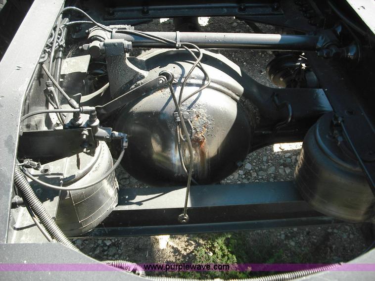 image for item 3635 2004 Peterbilt Conventional 379 semi truck