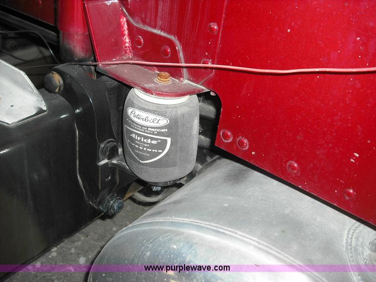 image for item 3635 2004 Peterbilt Conventional 379 semi truck