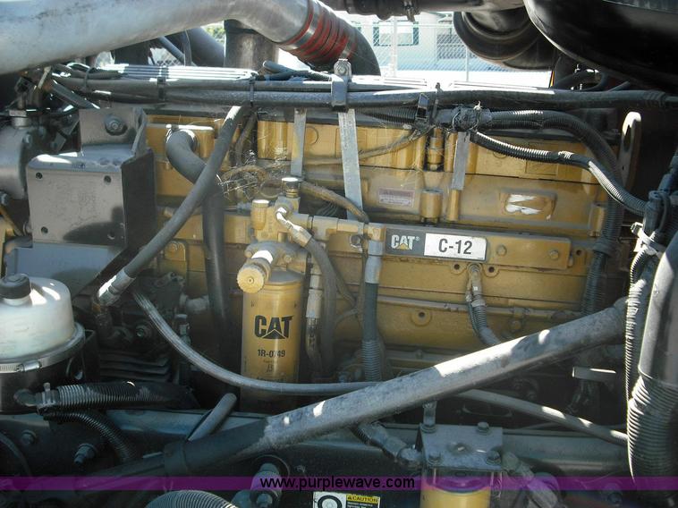 image for item 3635 2004 Peterbilt Conventional 379 semi truck