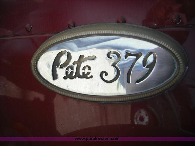 image for item 3635 2004 Peterbilt Conventional 379 semi truck