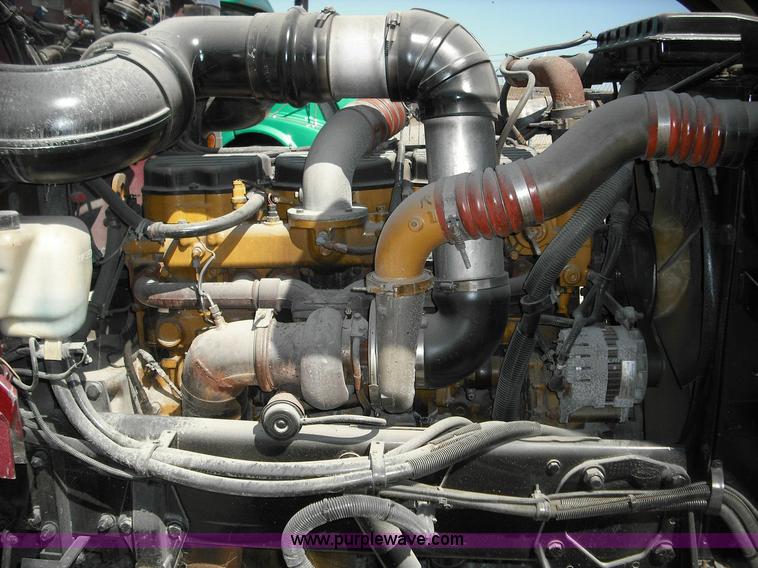 image for item 3635 2004 Peterbilt Conventional 379 semi truck