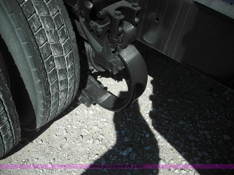 image for item 3635 2004 Peterbilt Conventional 379 semi truck