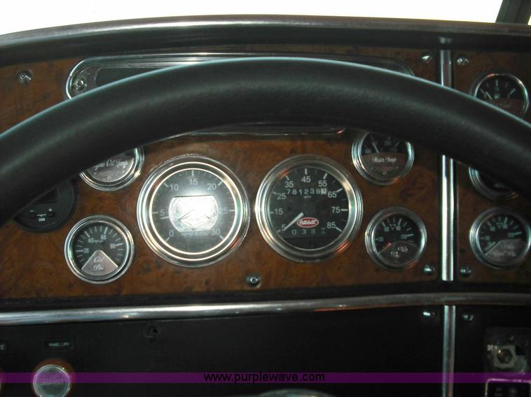 image for item 3635 2004 Peterbilt Conventional 379 semi truck