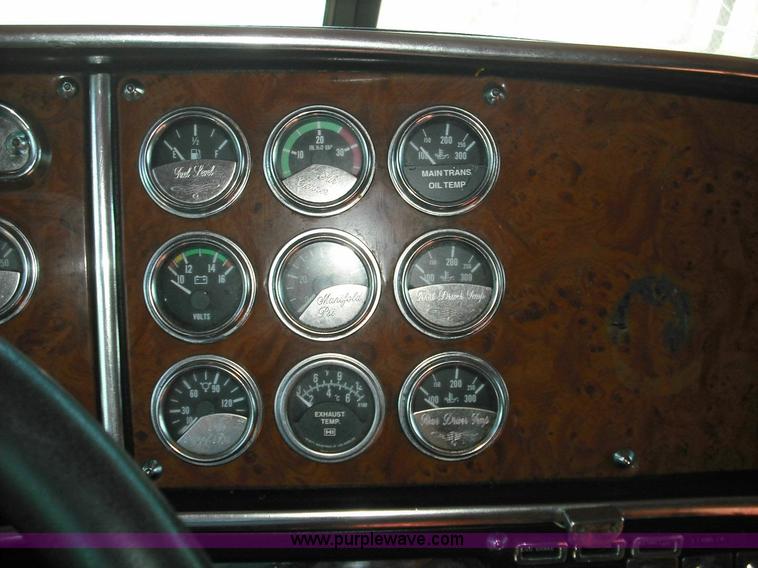 image for item 3635 2004 Peterbilt Conventional 379 semi truck