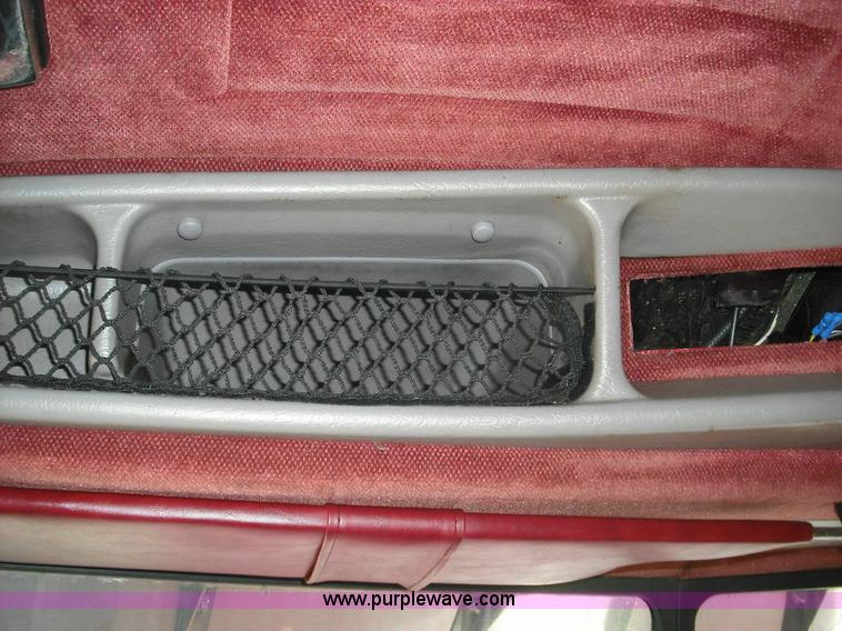 image for item 3635 2004 Peterbilt Conventional 379 semi truck