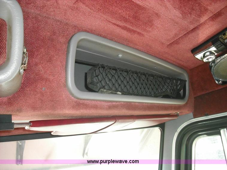 image for item 3635 2004 Peterbilt Conventional 379 semi truck