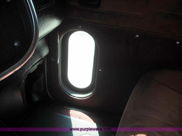 image for item 3635 2004 Peterbilt Conventional 379 semi truck