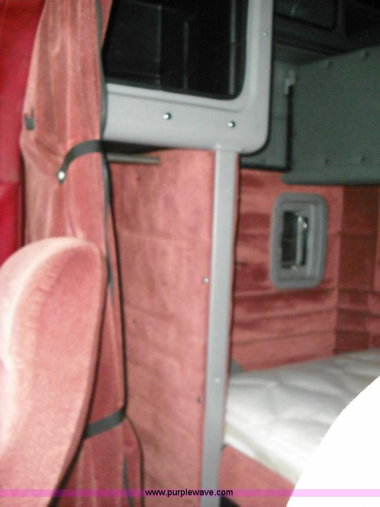 image for item 3635 2004 Peterbilt Conventional 379 semi truck