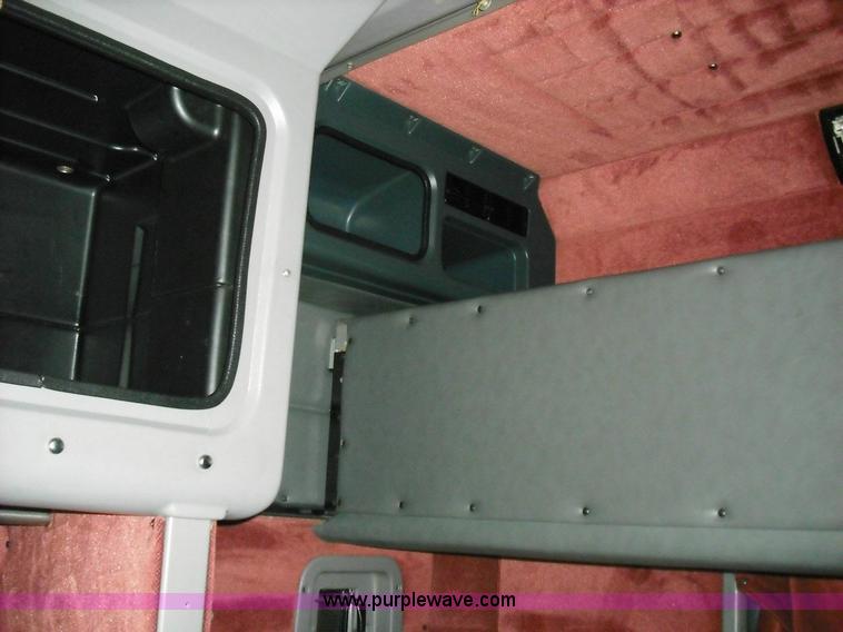 image for item 3635 2004 Peterbilt Conventional 379 semi truck