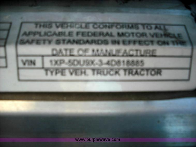 image for item 3635 2004 Peterbilt Conventional 379 semi truck