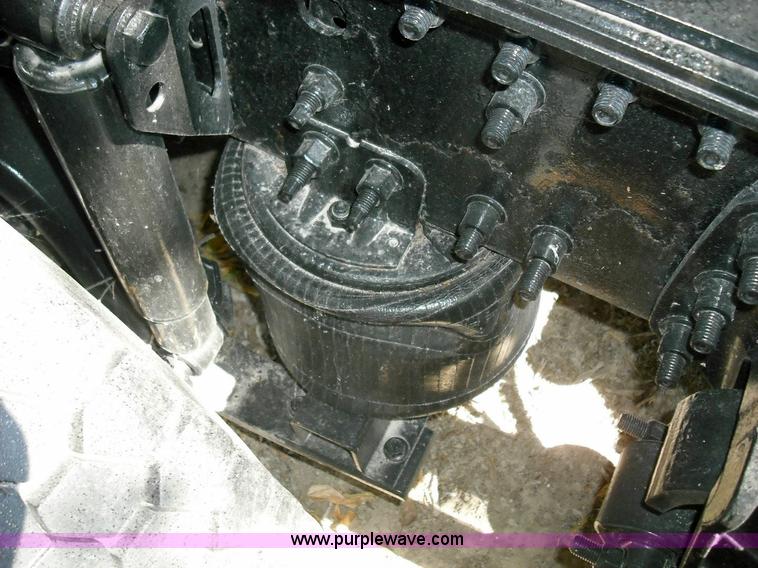 image for item 3636 2003 Volvo VNL64T 770 semi truck