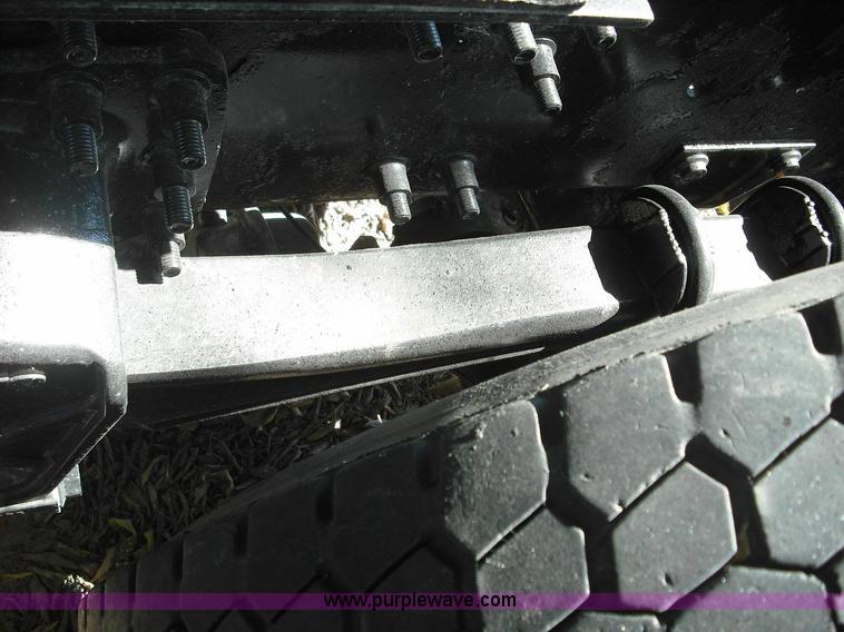 image for item 3636 2003 Volvo VNL64T 770 semi truck