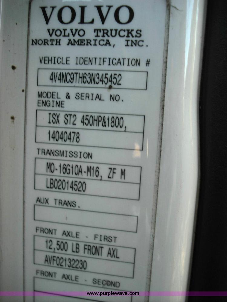 image for item 3636 2003 Volvo VNL64T 770 semi truck