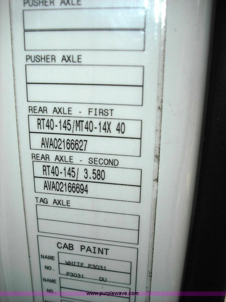 image for item 3636 2003 Volvo VNL64T 770 semi truck