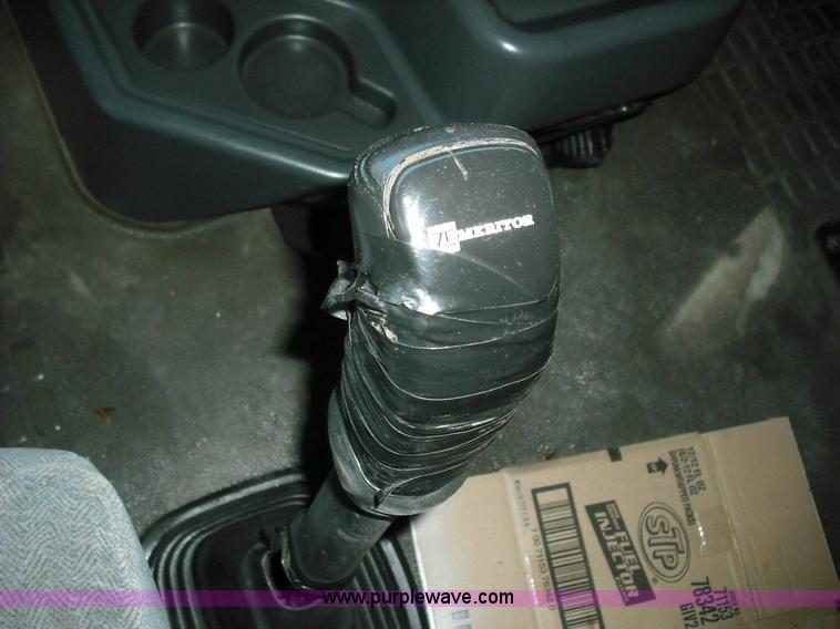 image for item 3636 2003 Volvo VNL64T 770 semi truck