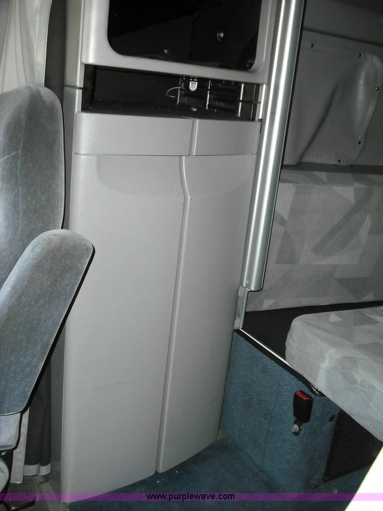 image for item 3636 2003 Volvo VNL64T 770 semi truck