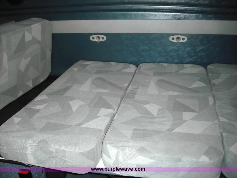 image for item 3636 2003 Volvo VNL64T 770 semi truck