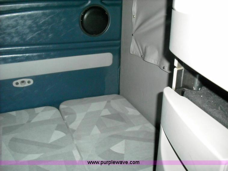 image for item 3636 2003 Volvo VNL64T 770 semi truck