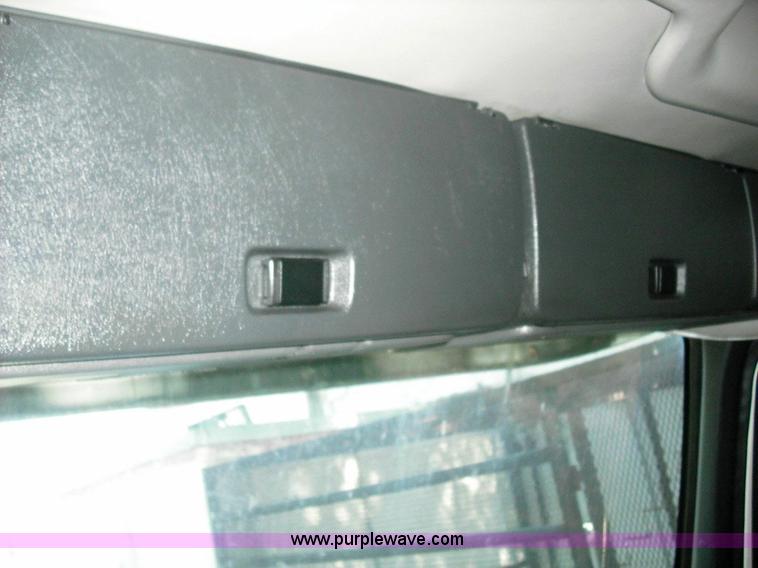 image for item 3636 2003 Volvo VNL64T 770 semi truck