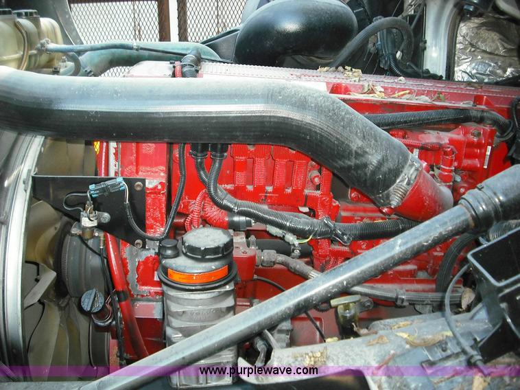 image for item 3636 2003 Volvo VNL64T 770 semi truck