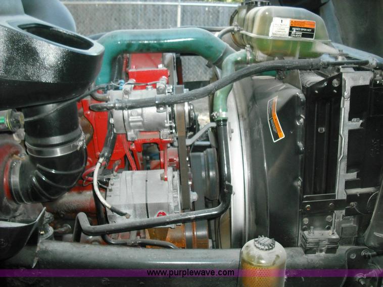 image for item 3636 2003 Volvo VNL64T 770 semi truck