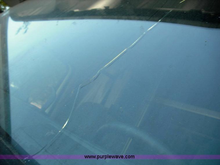 image for item 3636 2003 Volvo VNL64T 770 semi truck